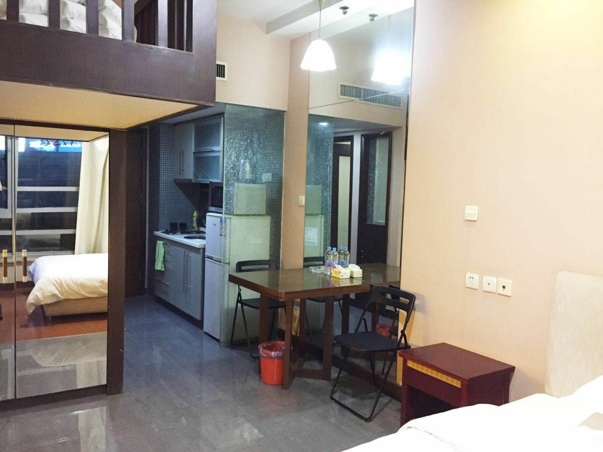 Hotel Morden Universe